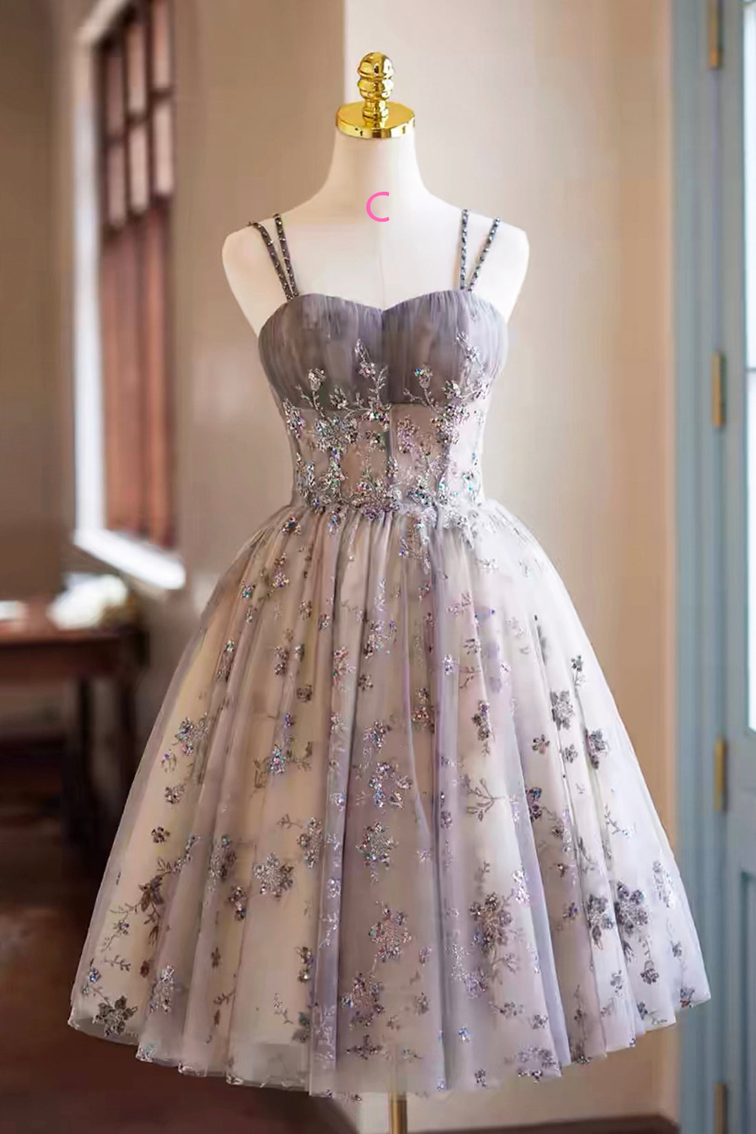 Beautiful Grey Sequins Short Homecoming Graduation Dress A-Line Tulle Spaghetti Straps Evening Dress