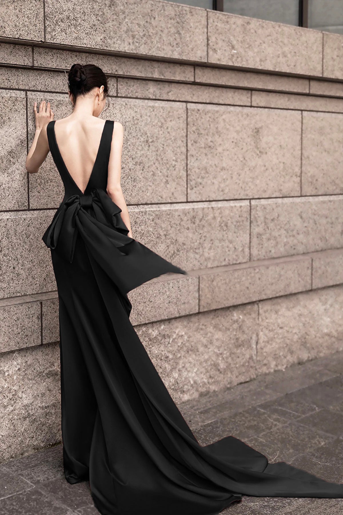 Pretty Mermaid Party Dress Black V-Neck Satin Backless Evening Dress with Bow