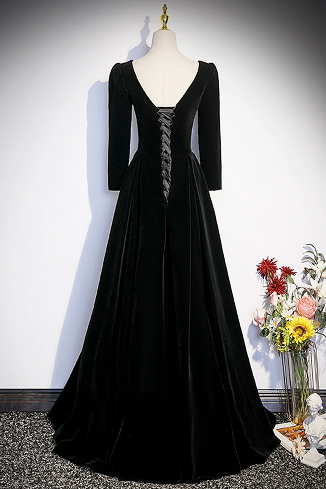 Elegant Black Velvet Evening Dress Elegant Long Sleeve Floor Length Lace-Up Formal Dress