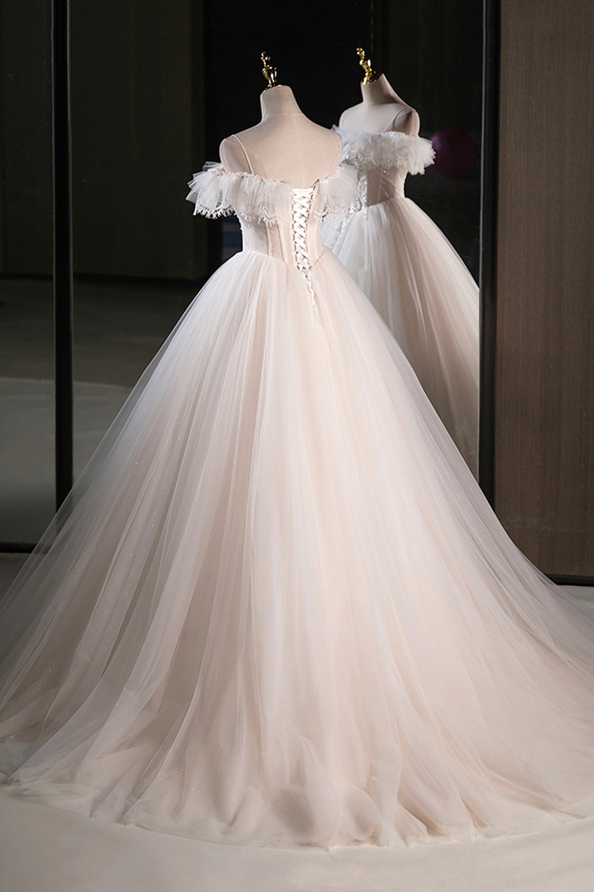 Charming Ivory Lace Flower Beading Sequins Rhinestone Formal Dress Spaghetti Straps Sweep Train Party Gown