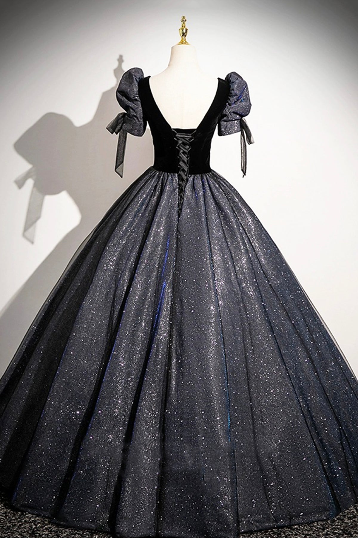 Elegant Black Prom Dresses A-Line Short Sleeve Backless Formal Dresses