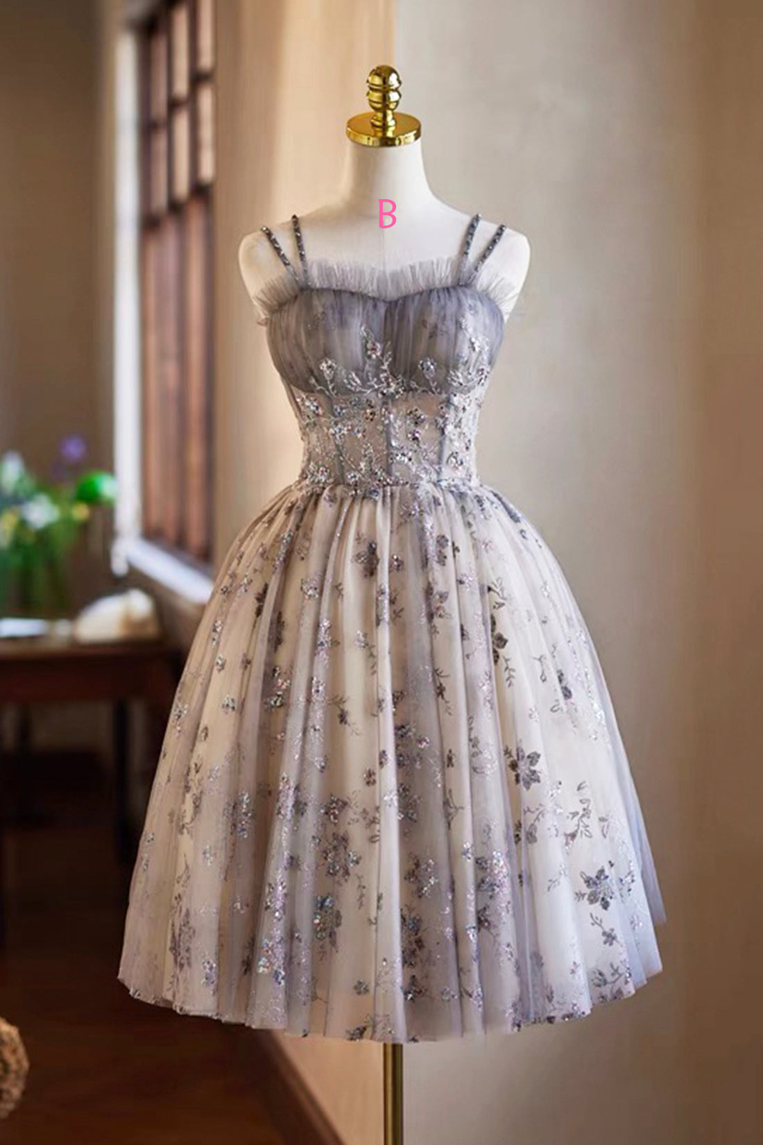 Beautiful Grey Sequins Short Homecoming Graduation Dress A-Line Tulle Spaghetti Straps Evening Dress