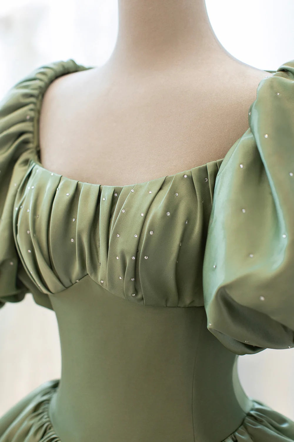 A Line Puffy Sleeves Prom Dress Green Satin Party Dress Pleat Celebrity Gowns Beading Formal Dress