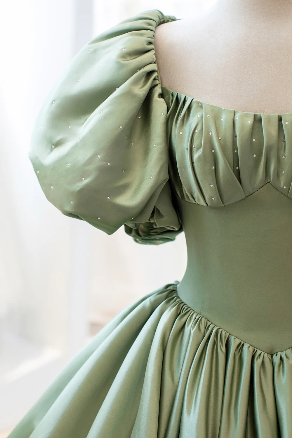 A Line Puffy Sleeves Prom Dress Green Satin Party Dress Pleat Celebrity Gowns Beading Formal Dress