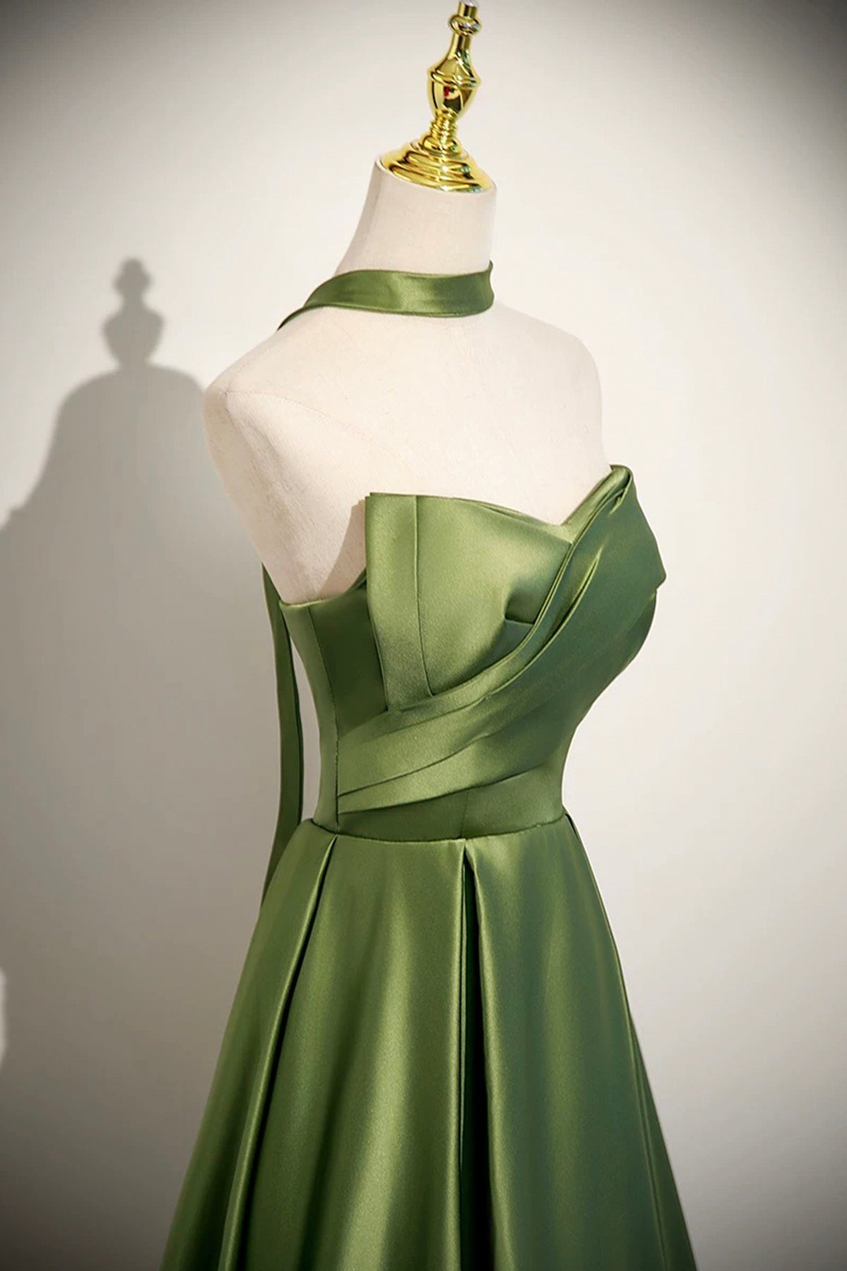 Beautiful Green Satin Prom Dress A-Line Princess Strapless Evening Dress